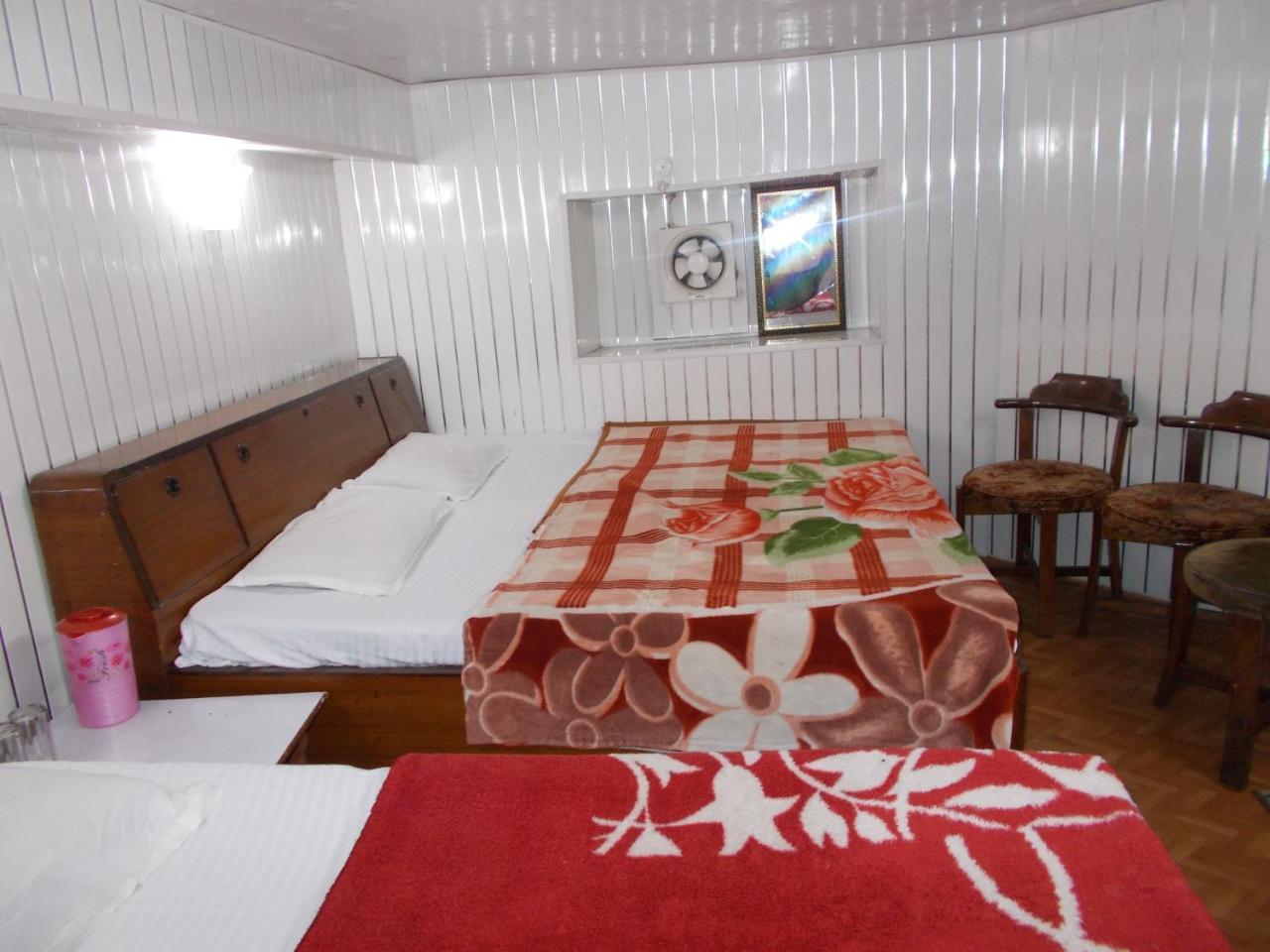 Hotel Darpan Nainital Eksteriør bilde