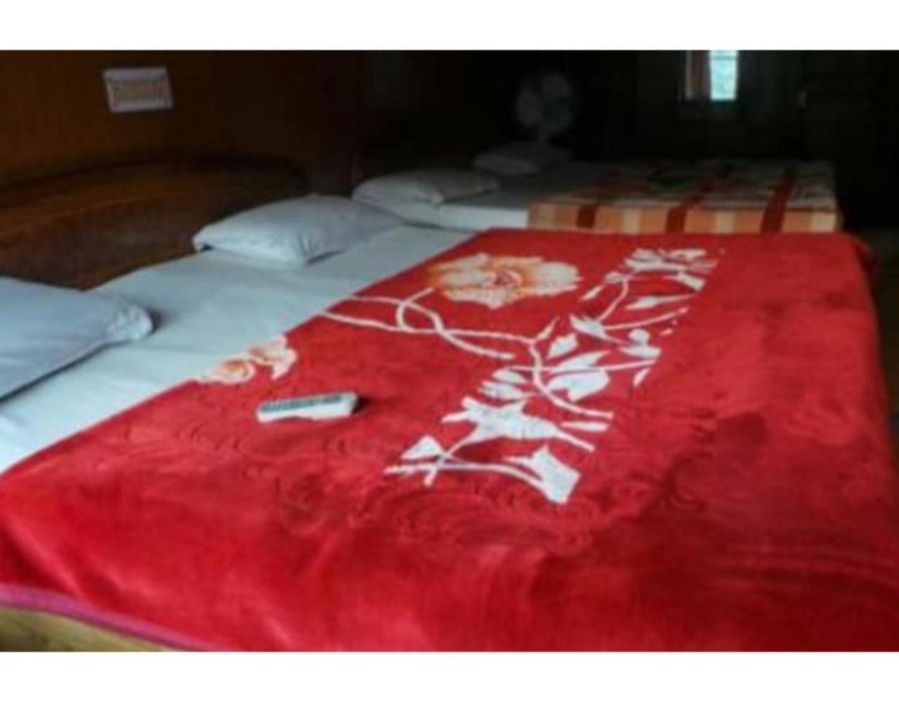 Hotel Darpan Nainital Eksteriør bilde